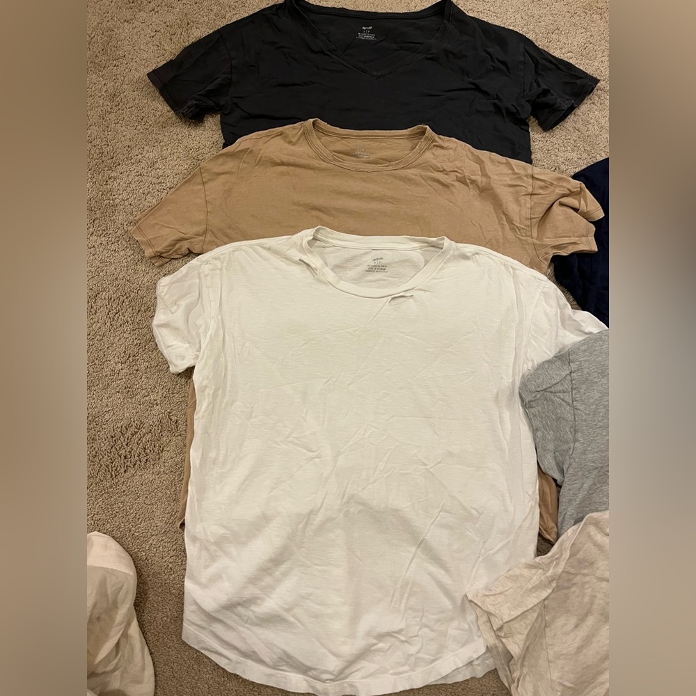 Bundle of aerie tees